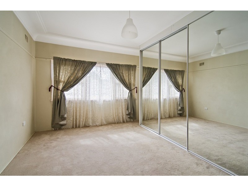 44 Waratah Crescent, Macquarie Fields NSW 2564