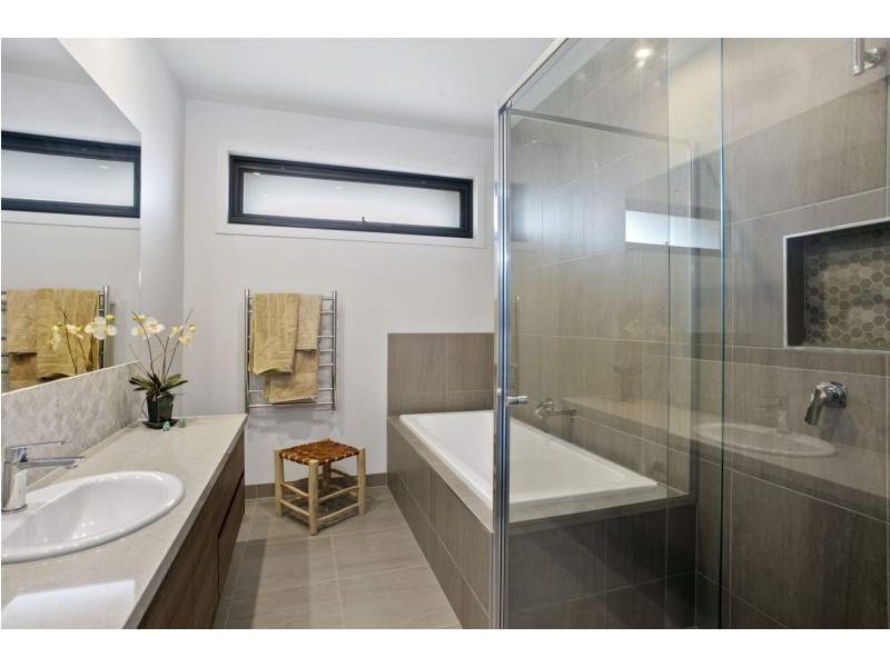 21b Plantation Drive, Connewarre VIC 3227