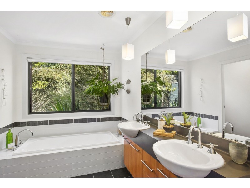 18 Furneaux Close, Barwon Heads VIC 3227