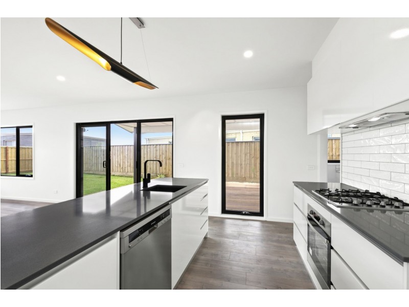 33 Blue Mallee Drive, Ocean Grove VIC 3226