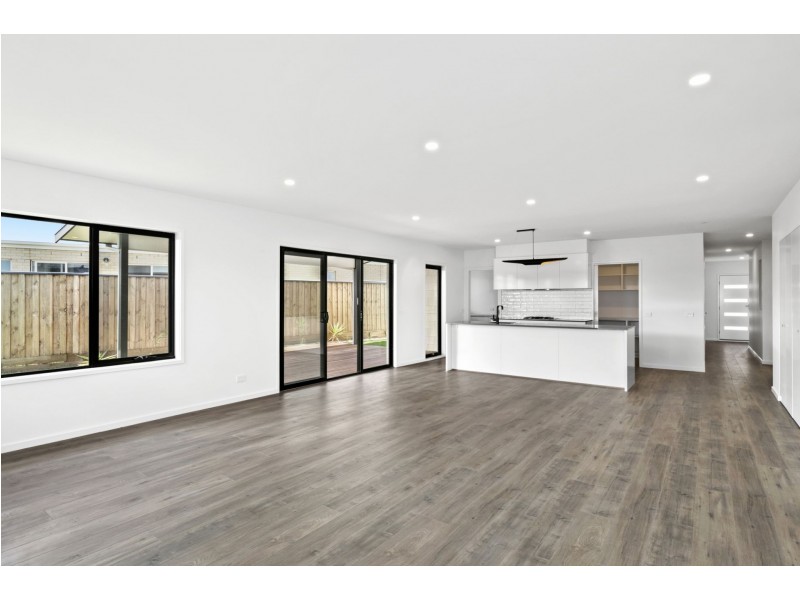 33 Blue Mallee Drive, Ocean Grove VIC 3226