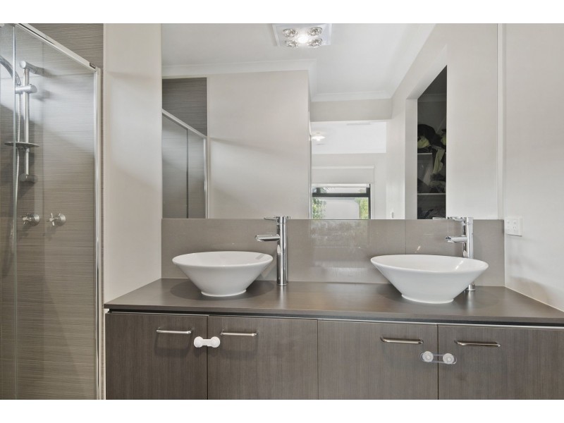 10 Merlan Street, Ocean Grove VIC 3226