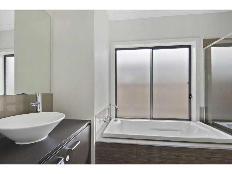 10 Merlan Street, Ocean Grove VIC 3226