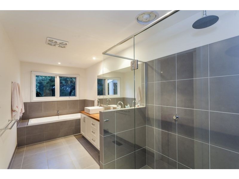 16 Furneaux Close, Barwon Heads VIC 3227