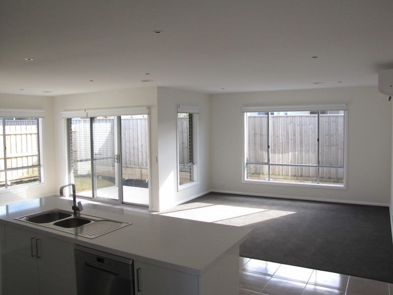 2/8-14  Dalkeith Crescent, Ocean Grove VIC 3226