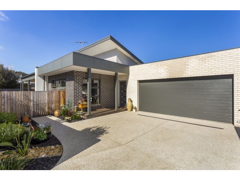 2/11 Watkin Street, Ocean Grove VIC 3226