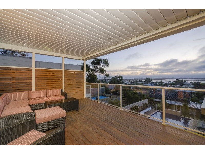 1/22 Mallaluka Avenue, Ocean Grove VIC 3226
