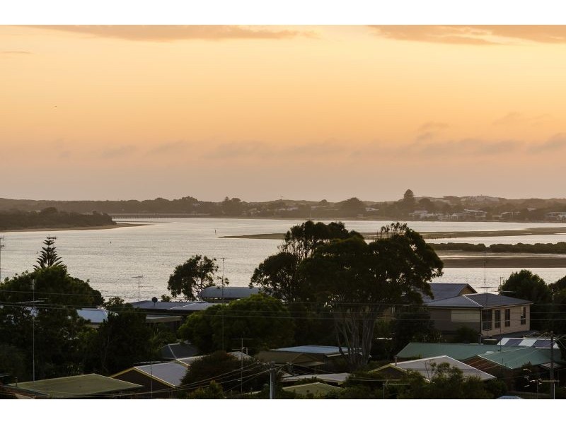 1/22 Mallaluka Avenue, Ocean Grove VIC 3226