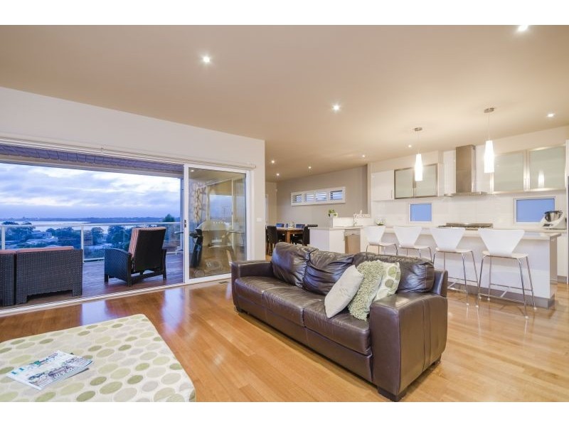 1/22 Mallaluka Avenue, Ocean Grove VIC 3226
