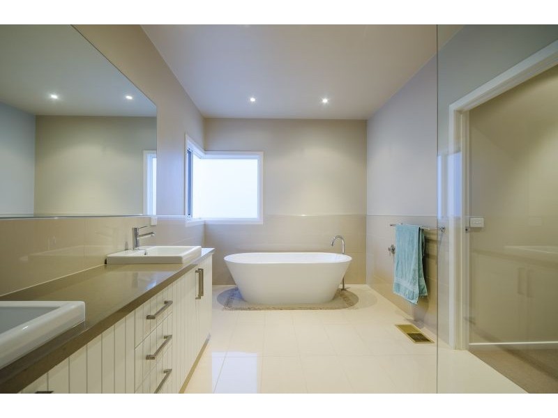 1/22 Mallaluka Avenue, Ocean Grove VIC 3226