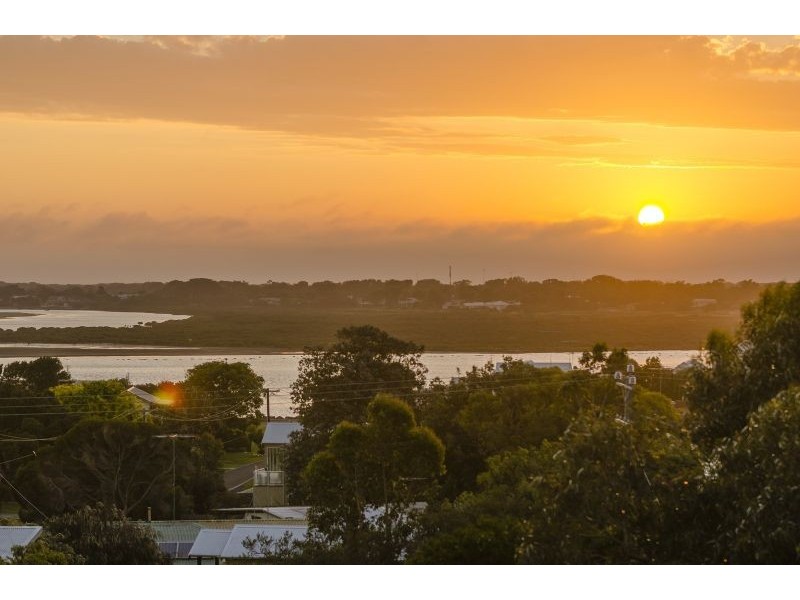 1/22 Mallaluka Avenue, Ocean Grove VIC 3226