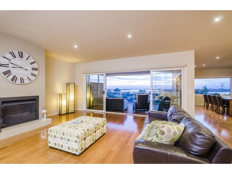 1/22 Mallaluka Avenue, Ocean Grove VIC 3226