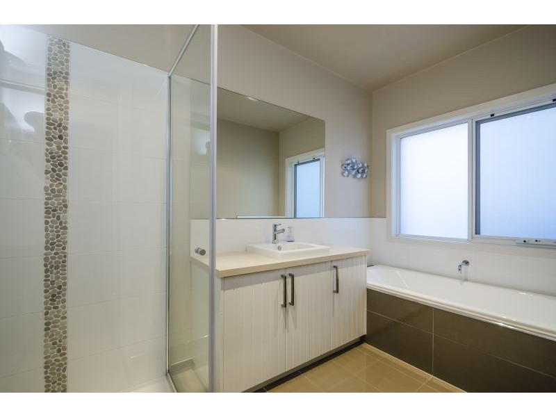 1/22 Mallaluka Avenue, Ocean Grove VIC 3226