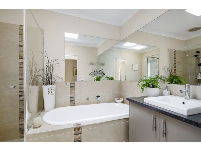 8 Lindors Close, Queenscliff VIC 3225