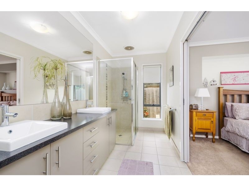 8 Lindors Close, Queenscliff VIC 3225