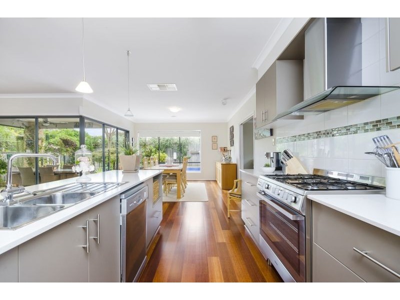 8 Lindors Close, Queenscliff VIC 3225