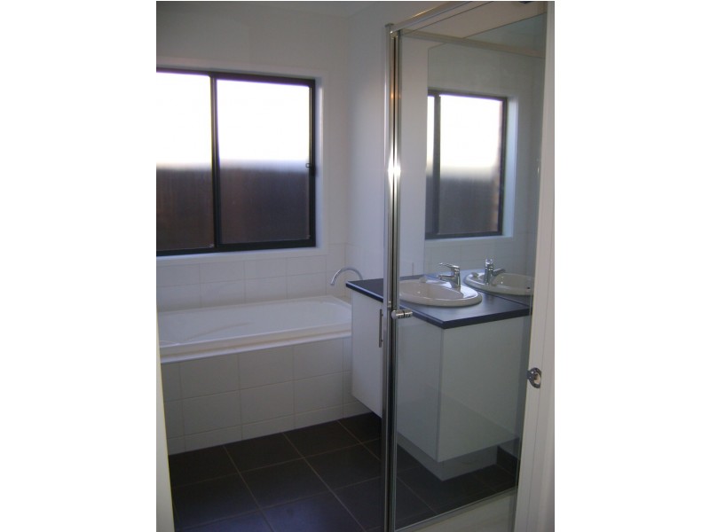 24 Curzon Drive, Ocean Grove VIC 3226