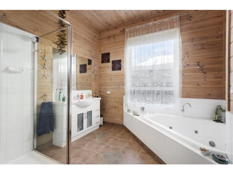 64 Hitchcock Avenue, Barwon Heads VIC 3227