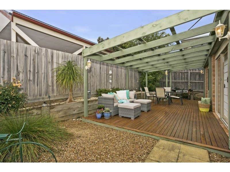 8 Lakeside Place, Ocean Grove VIC 3226