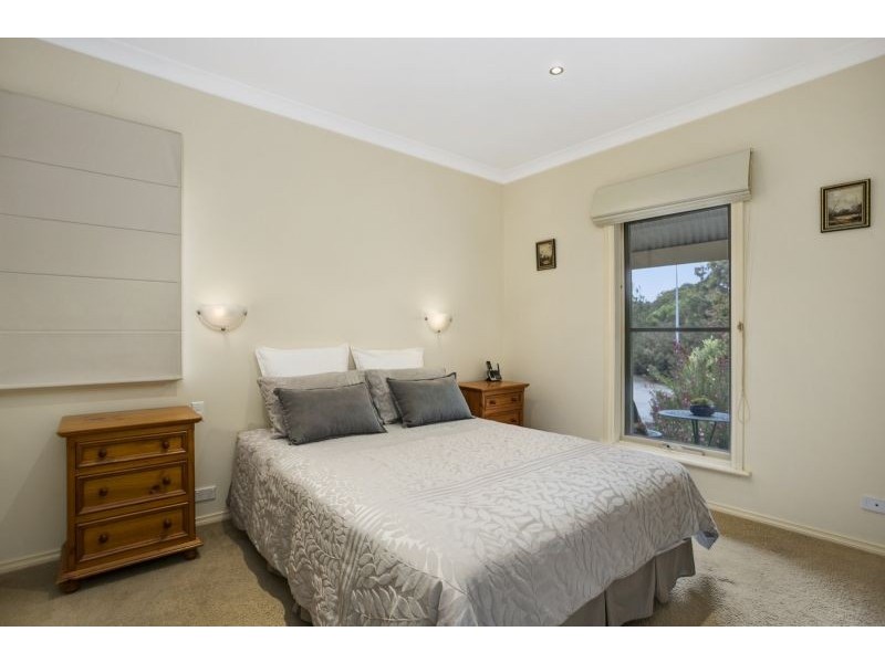 8 Lakeside Place, Ocean Grove VIC 3226