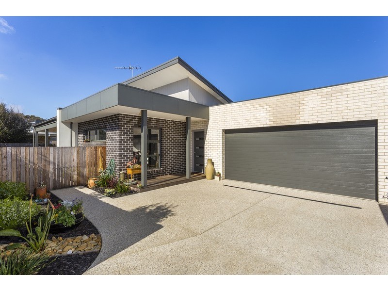 2/11 Watkins Street, Ocean Grove VIC 3226
