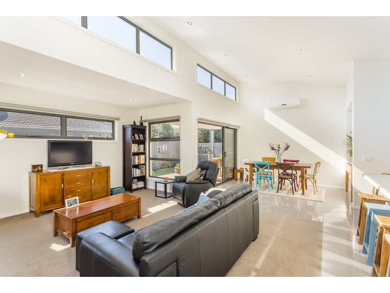 2/11 Watkins Street, Ocean Grove VIC 3226