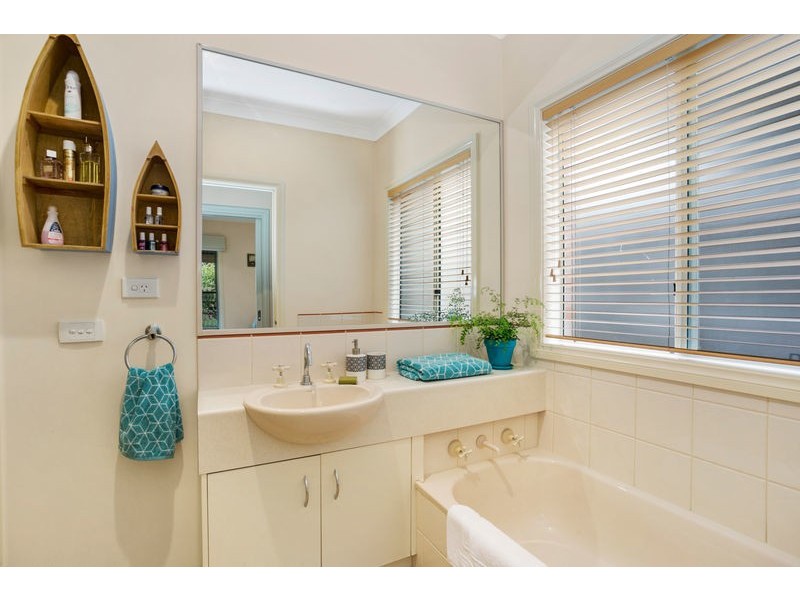 8 Lakeside Ave, Ocean Grove VIC 3226