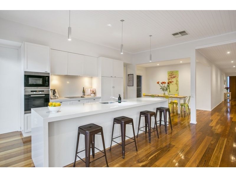 16 Queen Street, Queenscliff VIC 3225