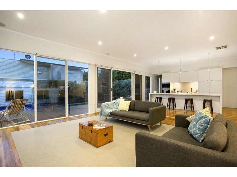 16 Queen Street, Queenscliff VIC 3225