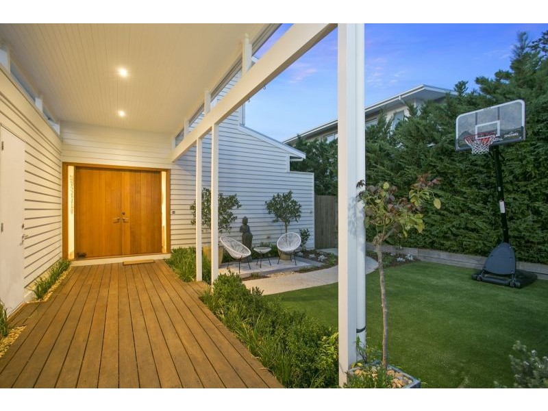 16 Queen Street, Queenscliff VIC 3225