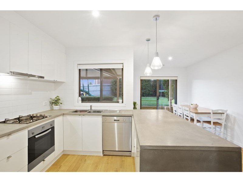 31 Oakdean Boulevard, Ocean Grove VIC 3226
