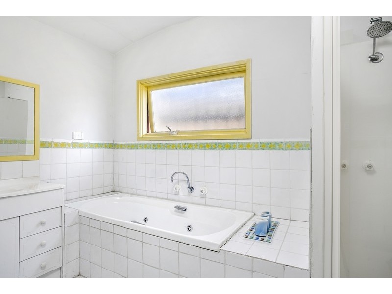 9 Punt Rd, Barwon Heads VIC 3227