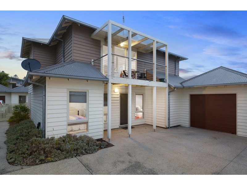 2/1 Queen St, Queenscliff VIC 3225