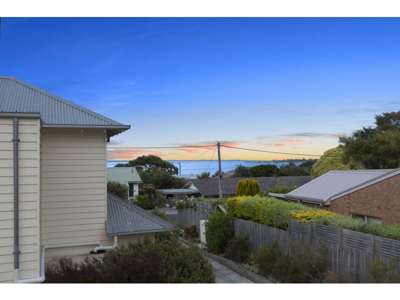 2/1 Queen St, Queenscliff VIC 3225