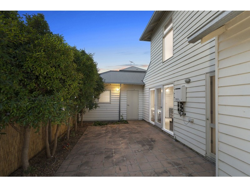 2/1 Queen St, Queenscliff VIC 3225