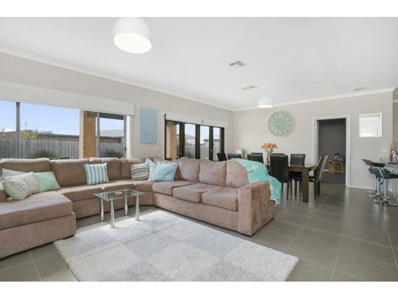 19 Oakdean Boulevard, Ocean Grove VIC 3226