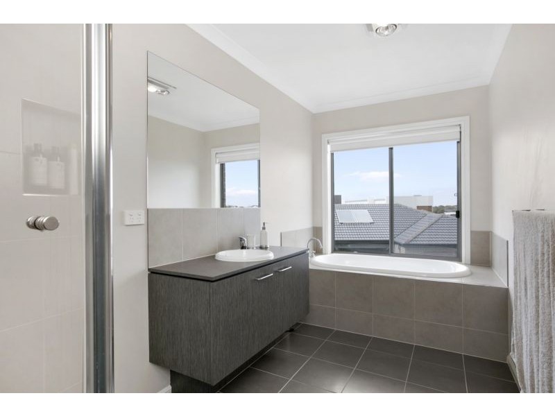 19 Oakdean Boulevard, Ocean Grove VIC 3226