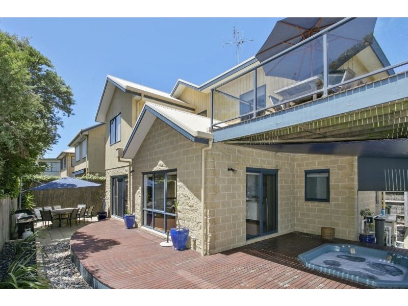 18 Sweetman Parade, Ocean Grove VIC 3226