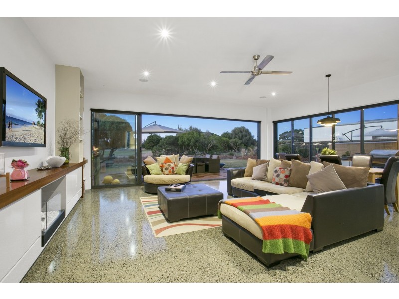 18 Plantation Drive, Connewarre VIC 3227