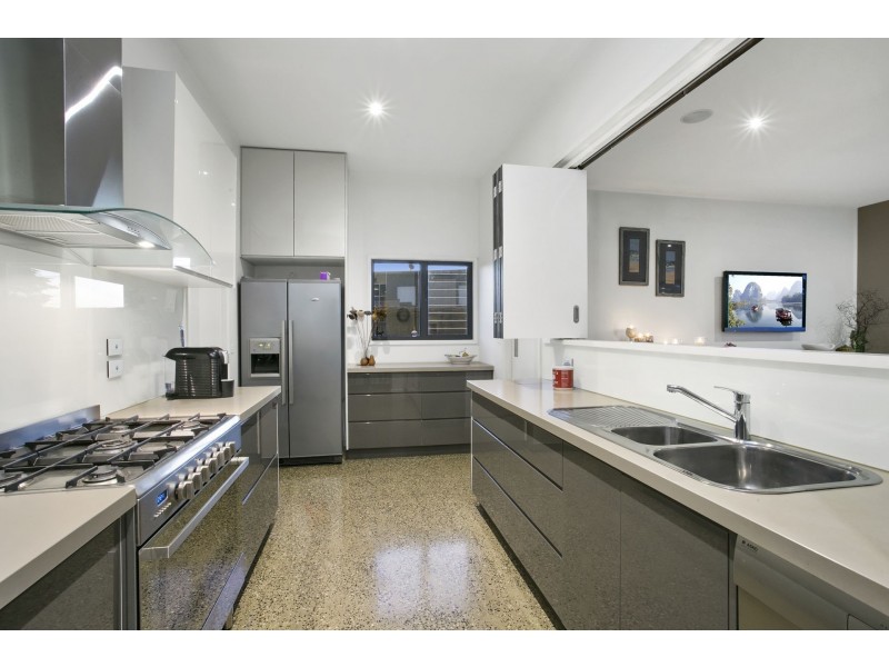 18 Plantation Drive, Connewarre VIC 3227