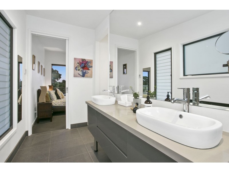 18 Plantation Drive, Connewarre VIC 3227