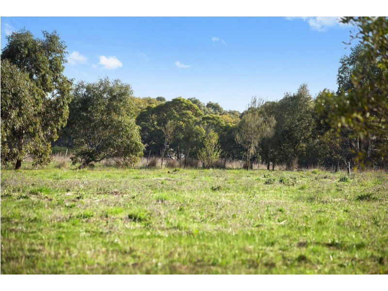 135 Bluestone School Road, Connewarre VIC 3227