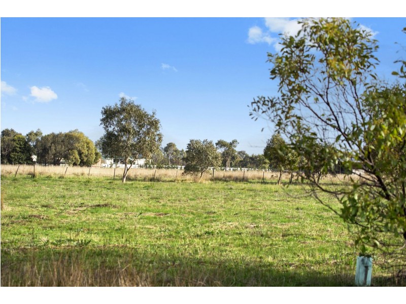 135 Bluestone School Road, Connewarre VIC 3227