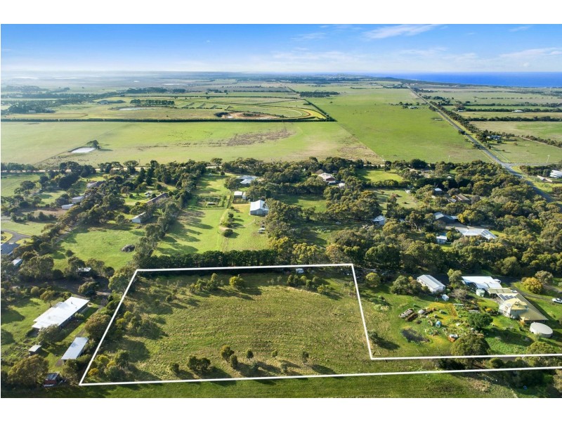 135 Bluestone School Road, Connewarre VIC 3227