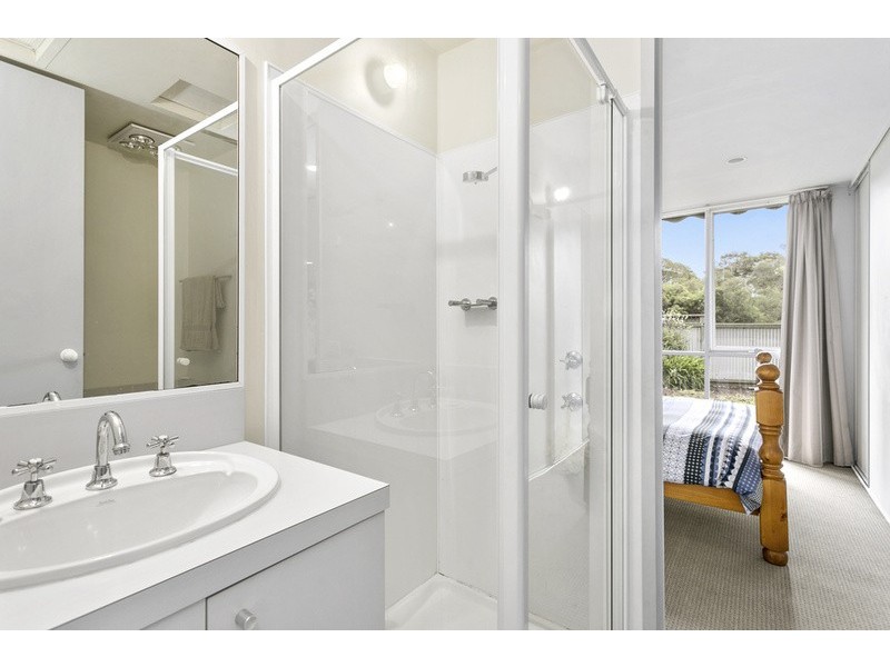 136 Wallington Rd, Ocean Grove VIC 3226