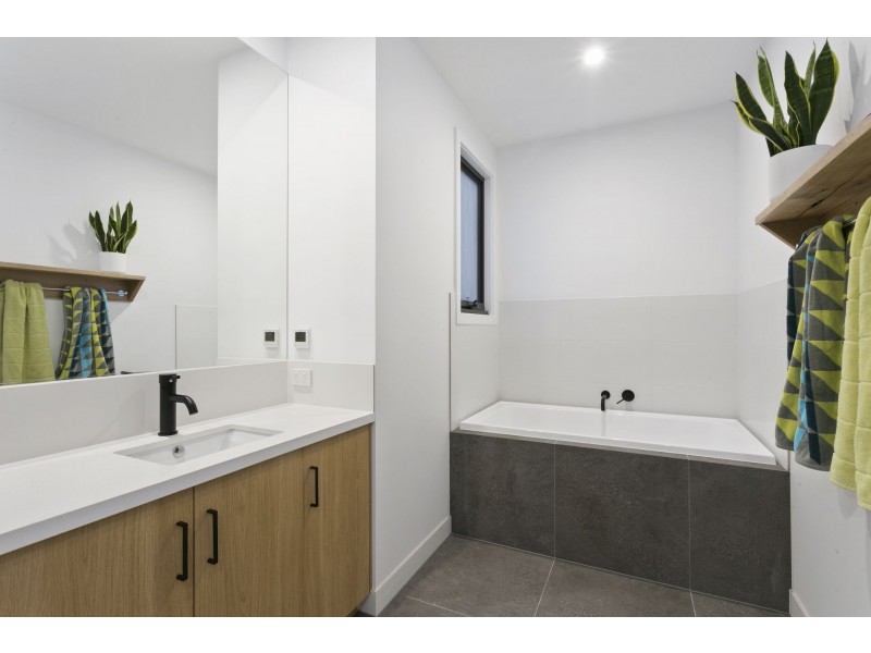 32b Wattlebird Crescent, Barwon Heads VIC 3227