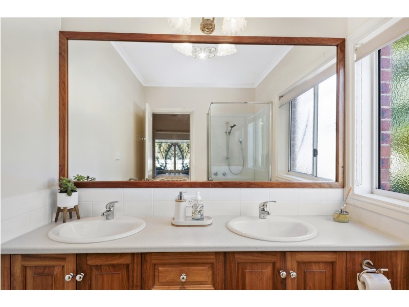 8 Ashcombe Lane, Ocean Grove VIC 3226