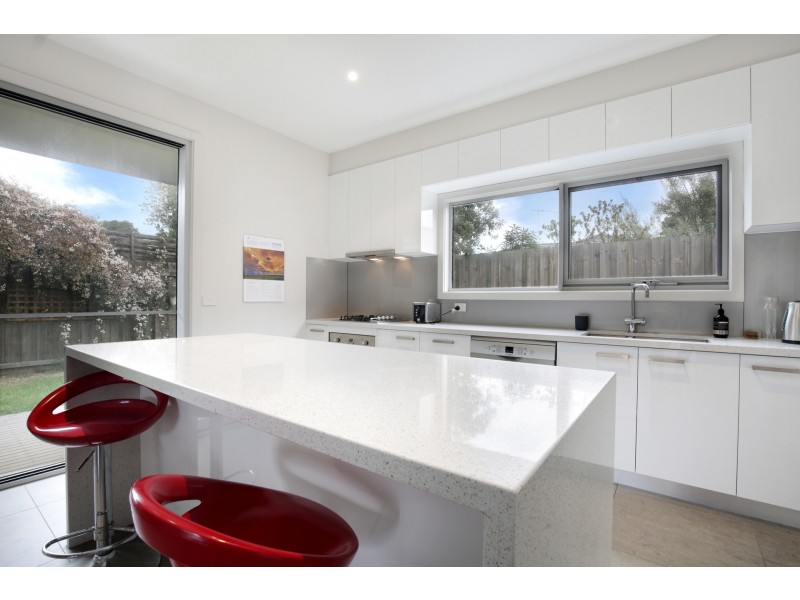 2/27 Richmond Crescent, Geelong VIC 3220
