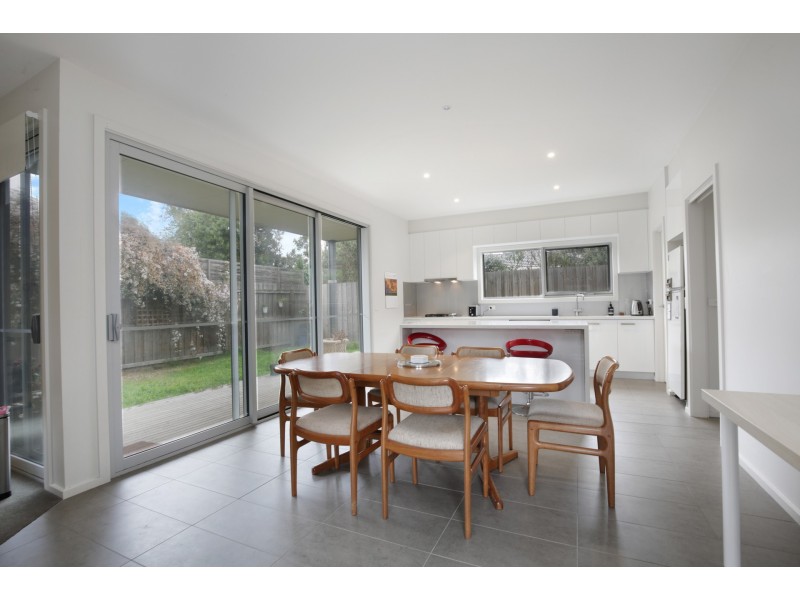 2/27 Richmond Crescent, Geelong VIC 3220