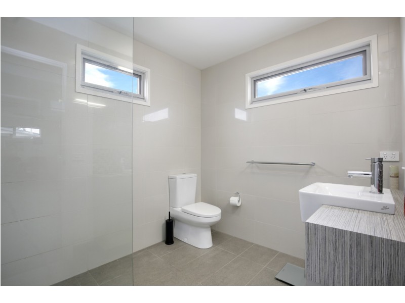 2/27 Richmond Crescent, Geelong VIC 3220